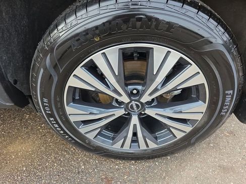 Certified 2022 Nissan Rogue SV image 10