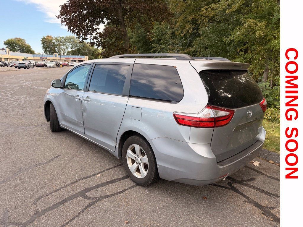 Used 2016 Toyota Sienna LE FWD image 7