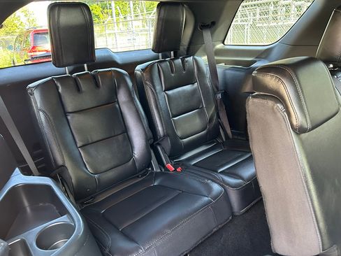 Used 2018 Ford Explorer XLT w/ Equipment Group 202A image 19