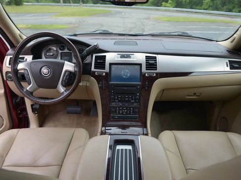 Used 2010 Cadillac Escalade Luxury AWD/4WD image 76