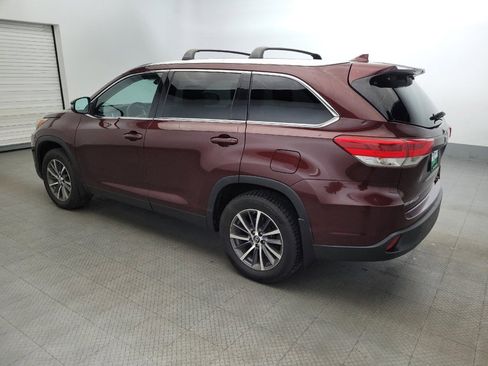 Used 2019 Toyota Highlander XLE AWD/4WD image 3