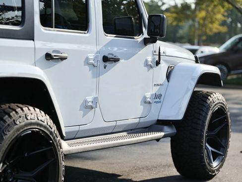 Used 2022 Jeep Wrangler Unlimited Sahara w/ Cold Weather Group AWD/4WD image 9