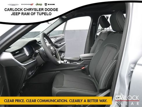 Used 2025 Jeep Grand Cherokee L Laredo image 10