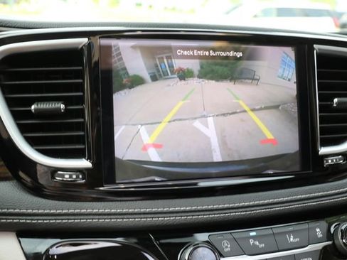 Used 2023 Chrysler Pacifica Limited FWD image 27