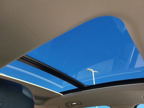 Used 2023 Buick Envision Essence w/ Technology Package I image 16