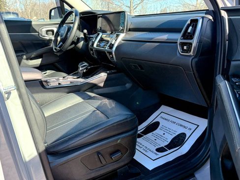 Certified 2022 Kia Sorento SX image 11