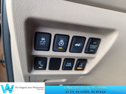 Used 2017 Nissan Pathfinder Platinum w/ Family Entertainment Package image 12