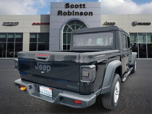 Certified 2021 Jeep Gladiator Sport image 4