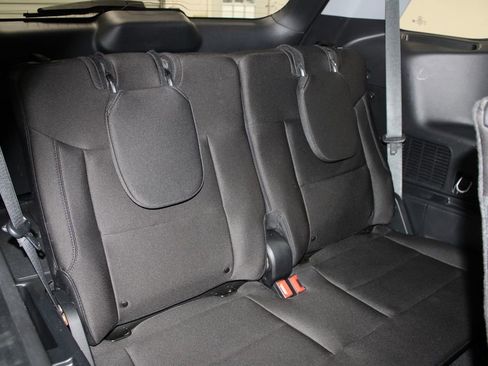 Used 2023 Ford Explorer XLT image 33