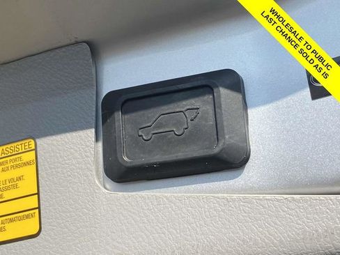 Used 2011 Toyota Highlander SE image 13