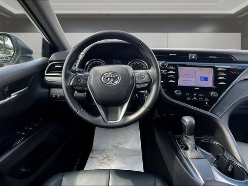 Used 2020 Toyota Camry SE FWD image 8
