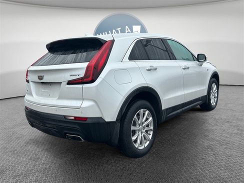 Used 2023 Cadillac XT4 Luxury w/ Cold Weather Package image 3