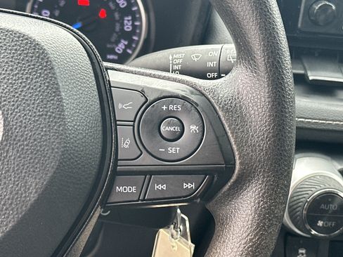 Used 2021 Toyota RAV4 LE AWD/4WD image 24