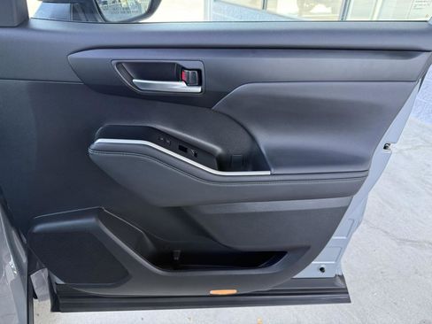 Used 2025 Toyota Highlander XSE image 31