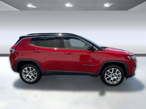 Used 2025 Jeep Compass Limited AWD/4WD image 8