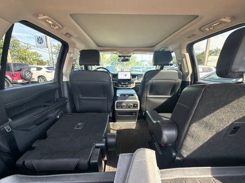 Used 2023 Ford Expedition XLT RWD image 32