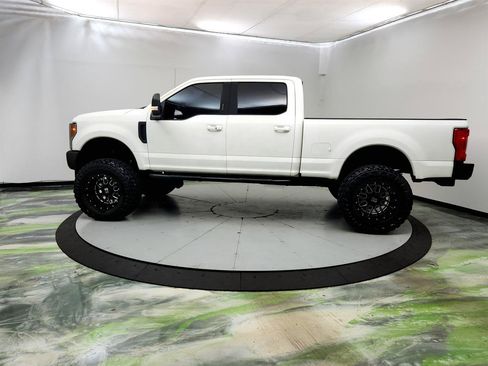 Used 2017 Ford F250 Lariat w/ Lariat Ultimate Package AWD/4WD image 8