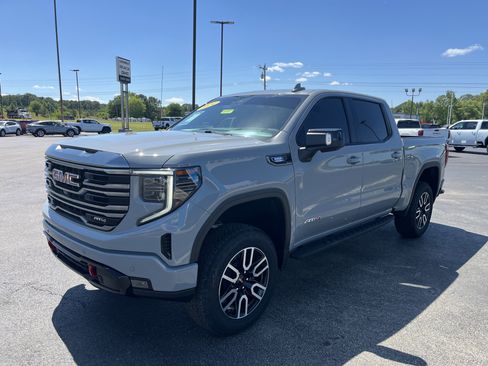 Used 2024 GMC Sierra 1500 AT4 w/ Technology Package AWD/4WD image 1