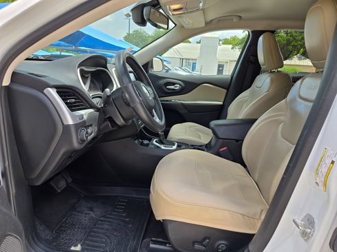 Used 2017 Jeep Cherokee Limited w/ Luxury Group AWD/4WD image 9