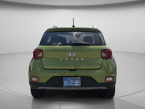 Used 2024 Hyundai Venue SEL FWD image 6