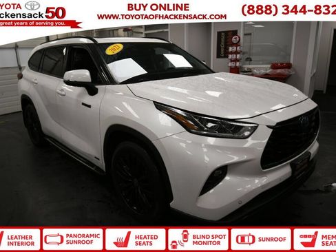 Used 2021 Toyota Highlander Platinum AWD/4WD image 1