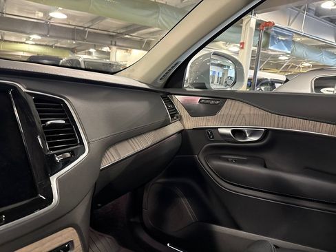 Certified 2024 Volvo XC90 B6 Ultimate w/ Protection Package Premier AWD/4WD image 19