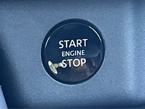 Used 2023 Nissan Rogue SV image 7