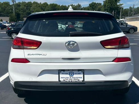 Used 2019 Hyundai Elantra GT FWD image 4