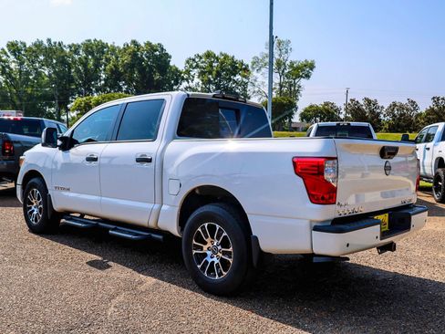 Used 2024 Nissan Titan SV w/ SV Convenience Package AWD/4WD image 3