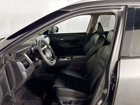 Used 2024 Nissan Rogue SL image 11