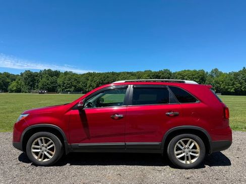 Used 2014 Kia Sorento LX w/ Touring Package (LX) FWD image 2