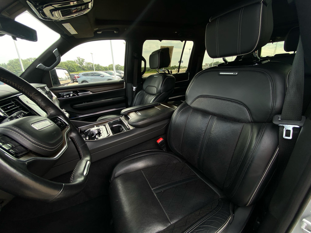 Used 2023 Jeep Grand Wagoneer Series II AWD/4WD image 9
