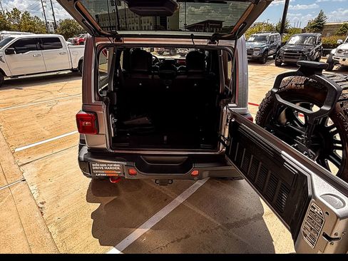 Used 2021 Jeep Wrangler Unlimited Rubicon image 6