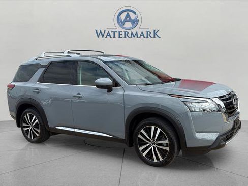 Certified 2025 Nissan Pathfinder Platinum AWD/4WD image 7