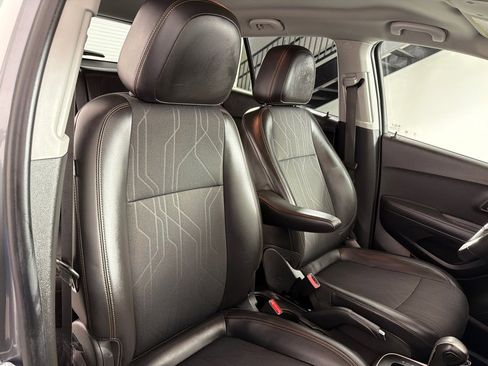 Used 2019 Chevrolet Trax LT w/ LT Convenience Package FWD image 20