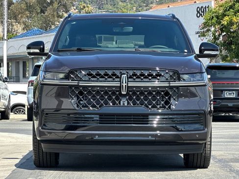 New 2026 Lincoln Navigator Reserve w/ Jet Appearance Package AWD/4WD image 8