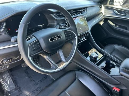 Used 2024 Jeep Grand Cherokee Limited RWD image 17