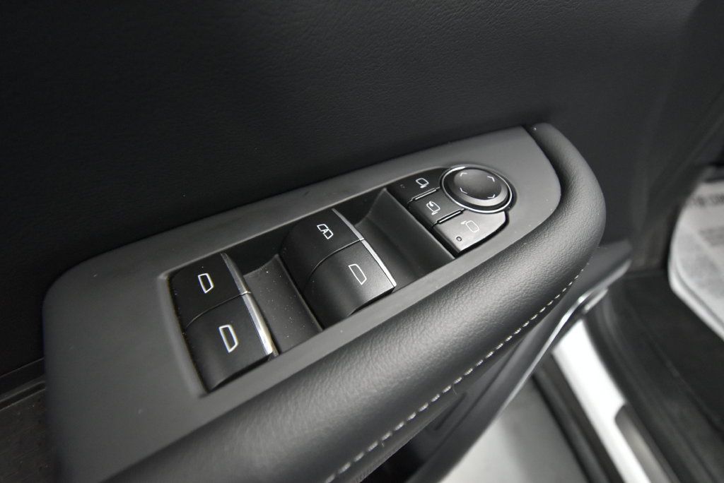 Used 2026 Buick Enclave Sport Touring AWD/4WD image 5