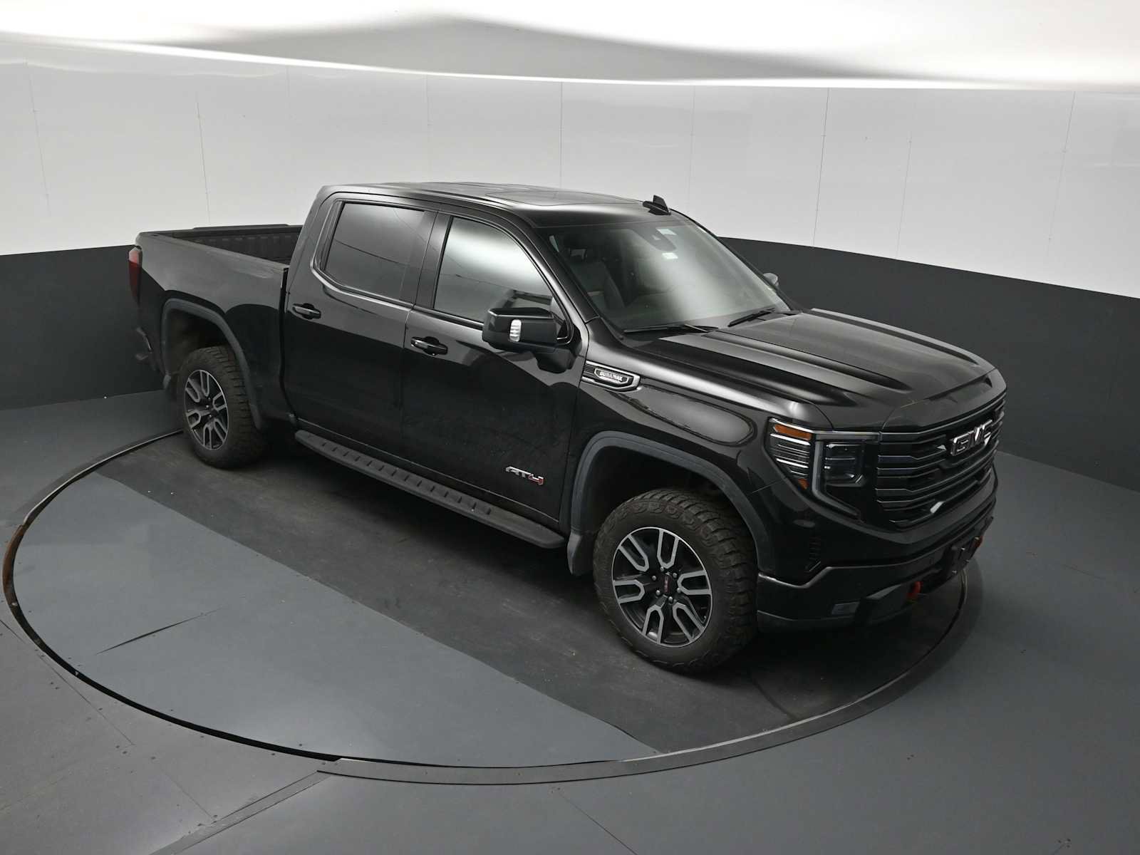 Used 2025 GMC Sierra 1500 AT4 w/ AT4 Premium Package AWD/4WD image 10
