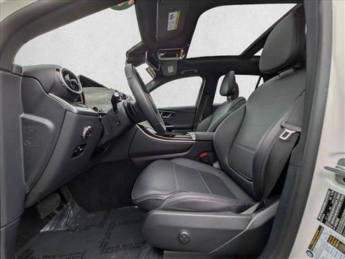 Used 2025 Mercedes-Benz GLC 300 image 16