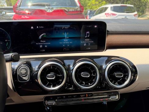 Used 2020 Mercedes-Benz CLA 250 4MATIC image 32