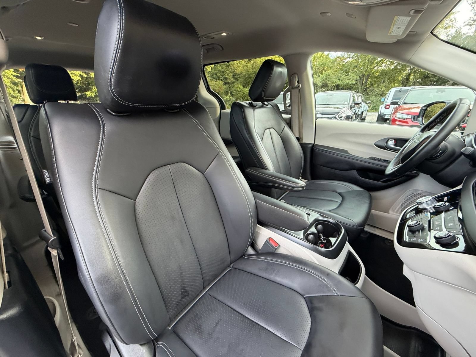 Used 2024 Chrysler Pacifica Touring-L FWD image 38
