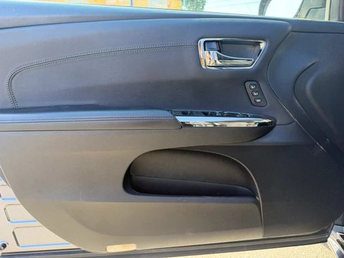 Used 2013 Toyota Avalon Limited w/ Technology Pkg FWD image 9