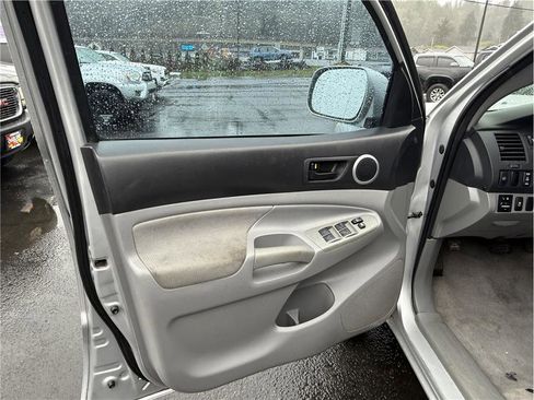 Used 2011 Toyota Tacoma PreRunner w/ TRD Sport Pkg image 36