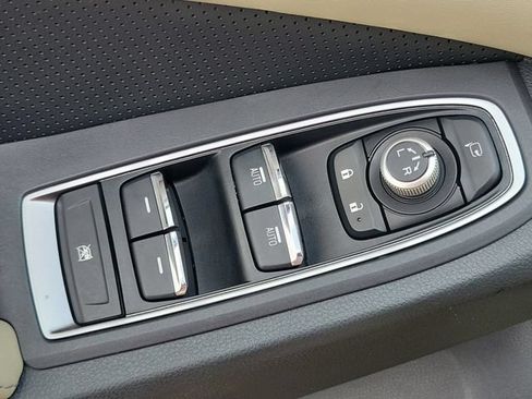 Used 2023 Subaru Ascent Limited w/ Technology Package AWD/4WD image 19