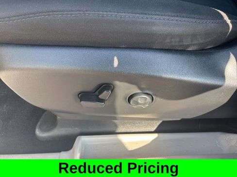 Used 2023 Chrysler Voyager LX FWD image 12