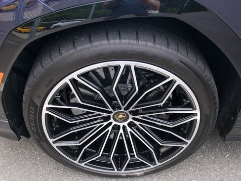 Used 2025 Lamborghini Urus SE image 52