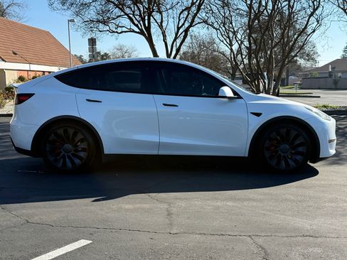 Used 2021 Tesla Model Y Performance image 4