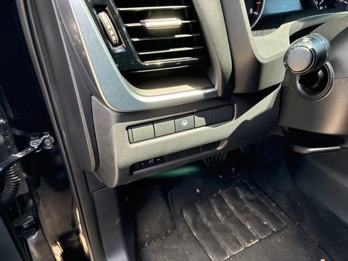 Used 2023 Nissan Rogue SV FWD image 24