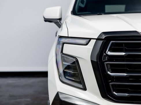 Used 2025 GMC Yukon AT4 w/ AT4 Premium Plus Package image 3